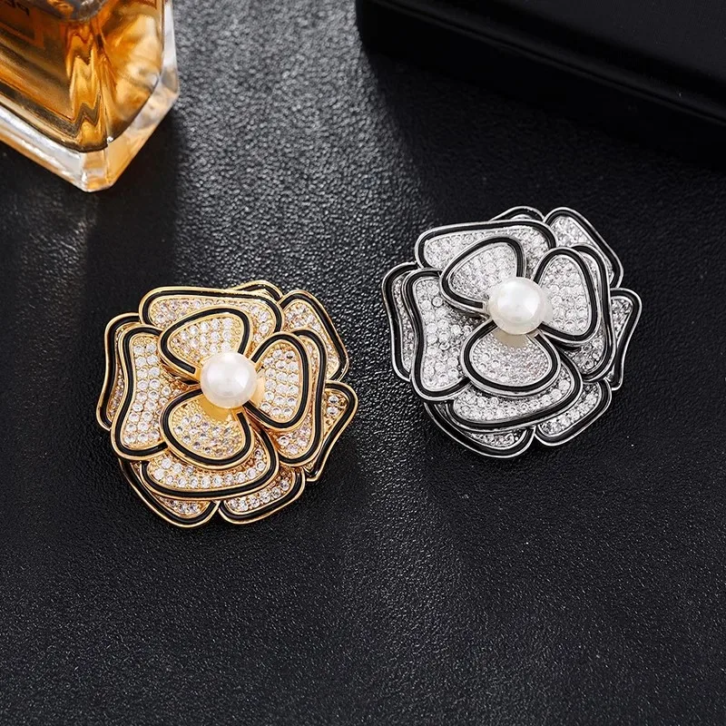 高級クリスタル真珠椿ブローチ女性のためのヴィンテージ象嵌ラインストーンフラワーブローチピンチャームジュエリーコスプレアクセサリー