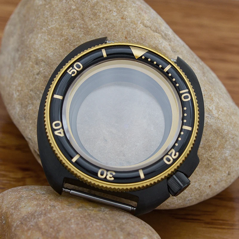 

The black and gold abalone shell with transparent back cover is suitable for the NH35 and NH36 movements and can be used as a ba