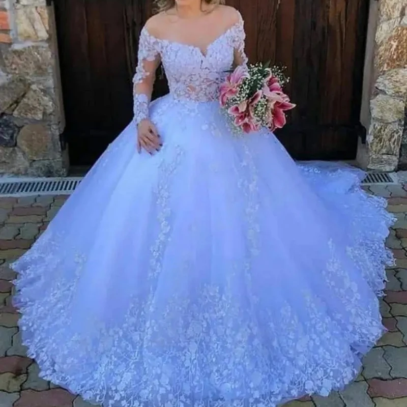 ชุดแต่งงานแขนยาว คอทรงโอ กระโปรงทรงบัชเทรน ประดับด้วยลูกไม้  สามารถสั่งตัดได้