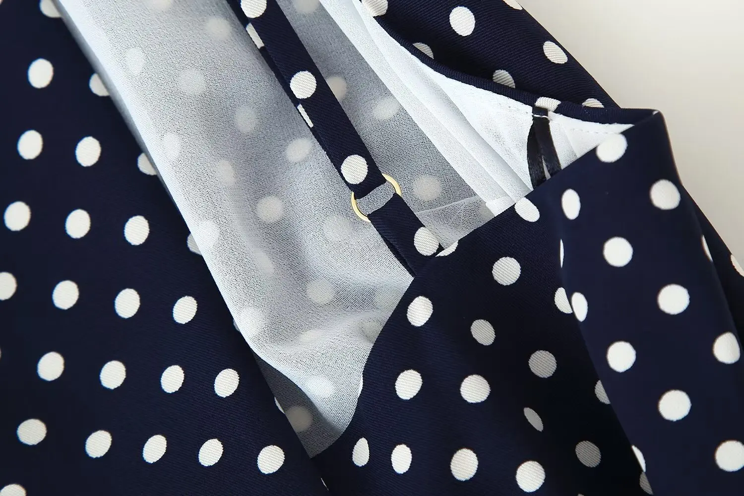 Elegancka sukienka w grochy z paskiem KONDALA, damska sukienka na ramiączkach, bez pleców, moda letnia 2025, styl high street, na wakacje, imprezę, sukienka typu halter.