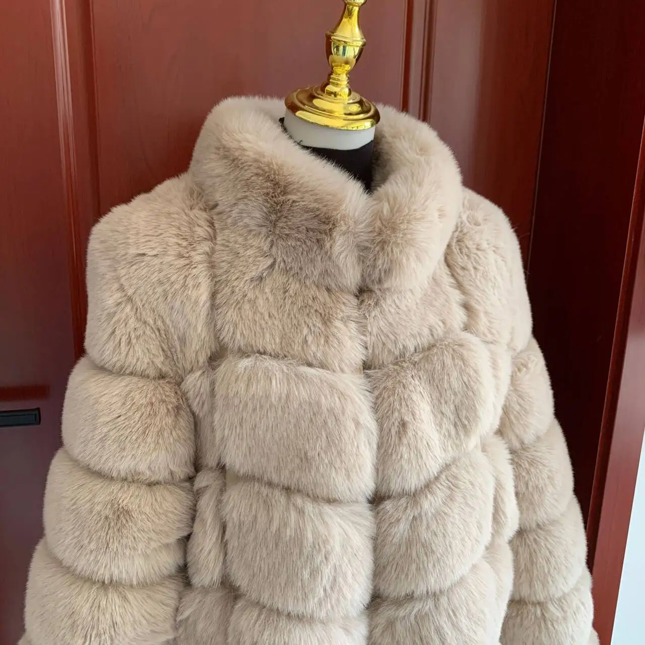 Women's warm faux fur coat 60cm jacket fashionable stand up collar imitation fox fur fluffy faux fur leather jacket Long sleeves