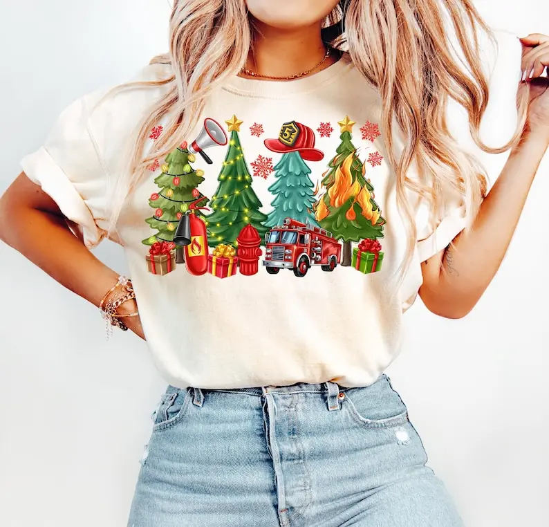المرأة عيد الميلاد قسم الإطفاء رجال الاطفاء الأشجار تي شيرت رجال الاطفاء عيد ميلاد سعيد القطن المحملة التسامي تتجه تي شيرت