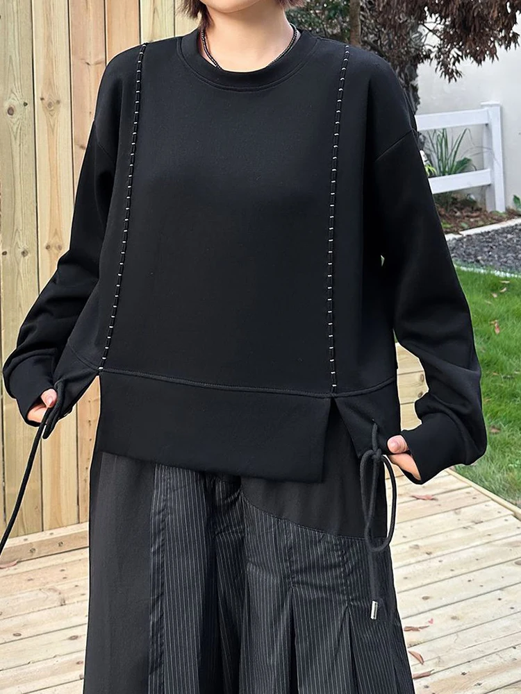 [EAM] Black Topstitched Big Size Casual Sweatshirt New Round Neck Long Sleeve Women Fashion Tide Spring Autumn 2026 1DK0315