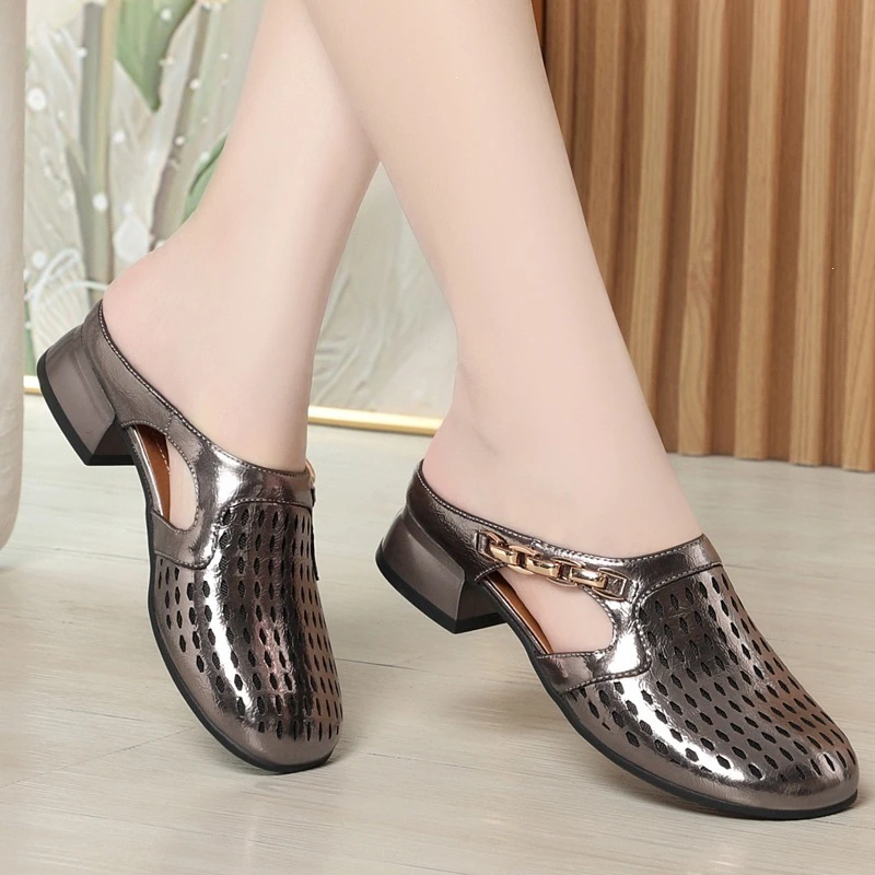 Women Fashion Metal Chain Mules Closed Toe Slide Sandals Soft Breathable Elevated Block Heel Simple Trendy Commute Work Casual
