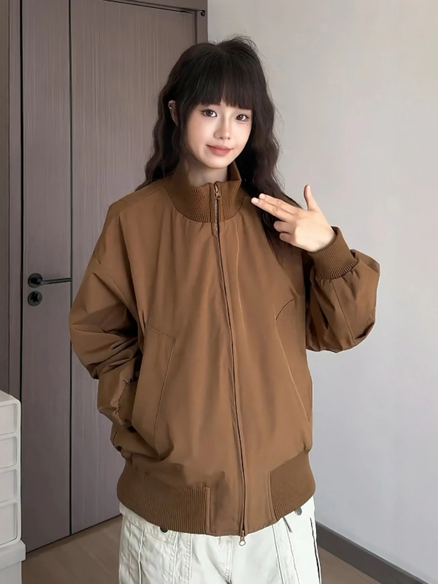 

Американский ретро-пиджак-бомбер коричневого цвета, в стиле рабочей одежды, молодежный, приталенный, ветрозащитный, на молнии