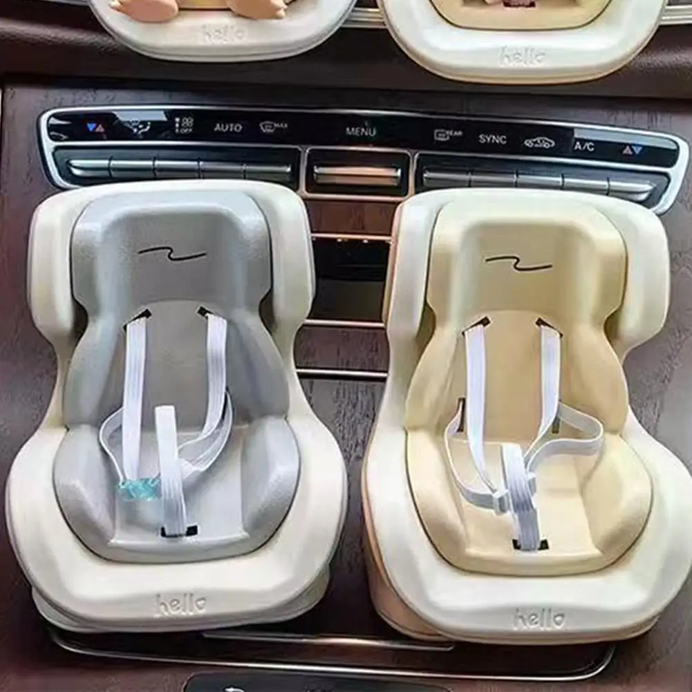 مقاعد سلامة الدمية المثبتة على السيارة ملحقات الديكور الداخلي للسيارات منفذ الهواء الروائح زخرفة مقعد الدمية الصغيرة ديكور السيارة الاشياء