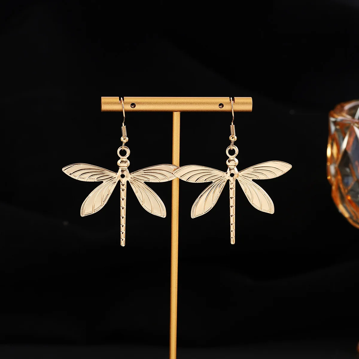 Personality Minimalism Dragonfly Pendant Drop Earring for Women 2024 Trend Gold Color Alloy Insect Model Piercing Dangle Jewelry