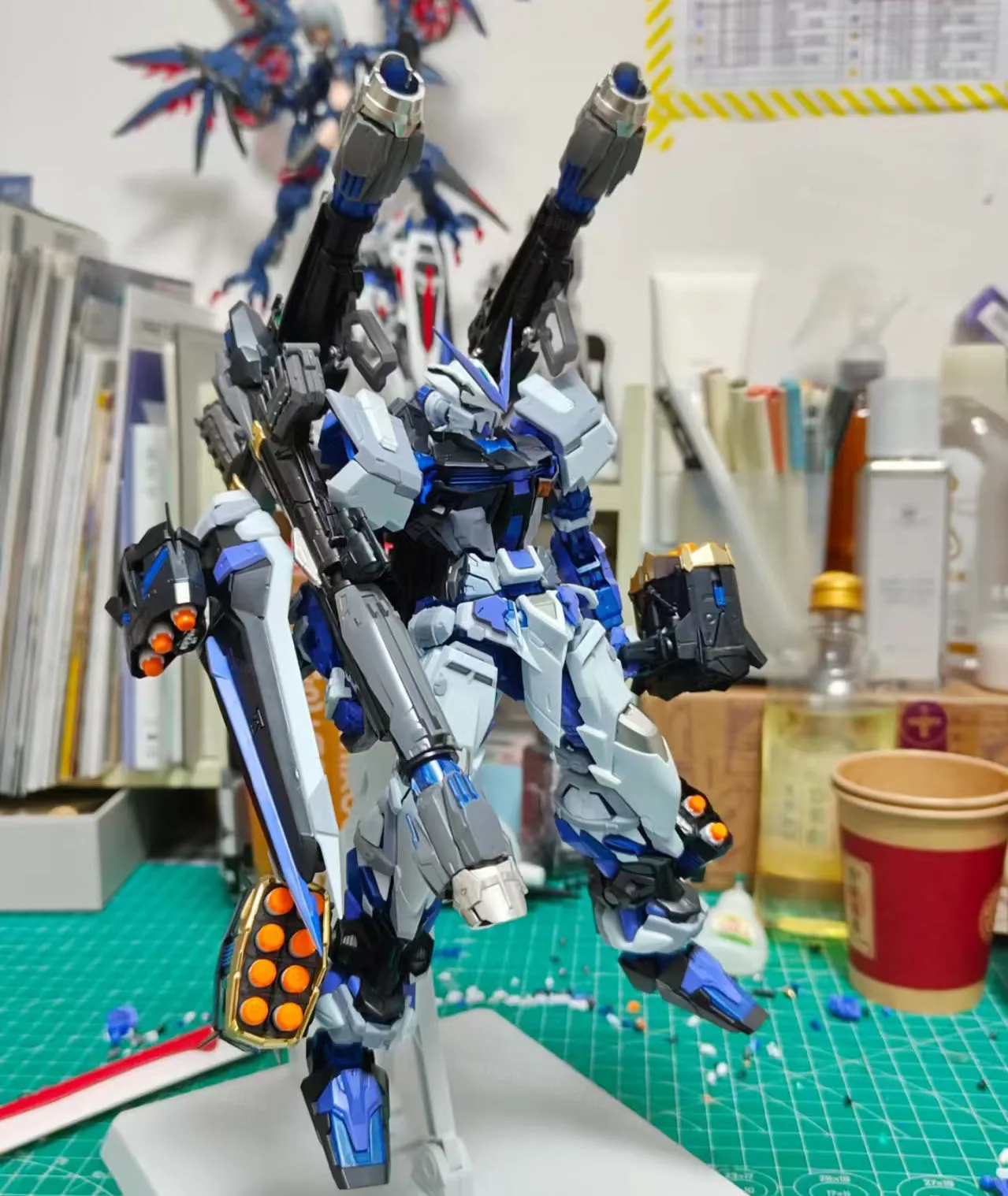 DABAN 8810 MB 1/100 MBF-P03 アストレイブルーフレーム組立モデルキットプラスチックスケルトンアニメアクションフィギュアロボットプラモデルおもちゃ