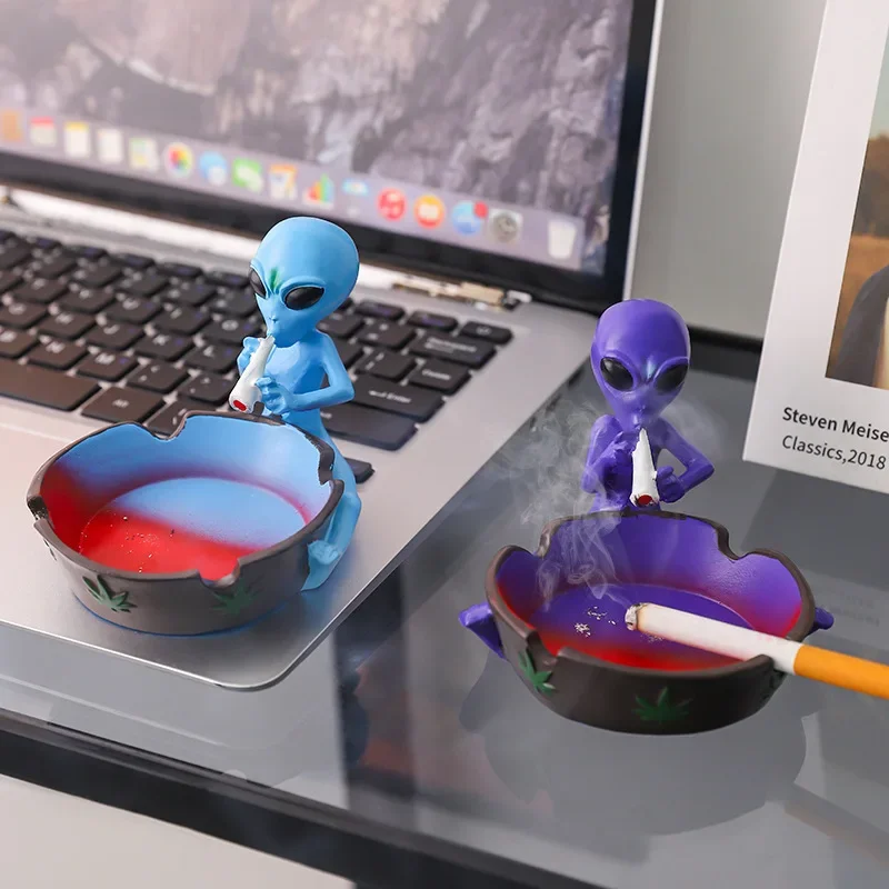 Funny Creative Martian Alien Smoking Ashtray Figure Resin Statue Collection Model Office Desktop Home Decor Ornament Adult Gifts