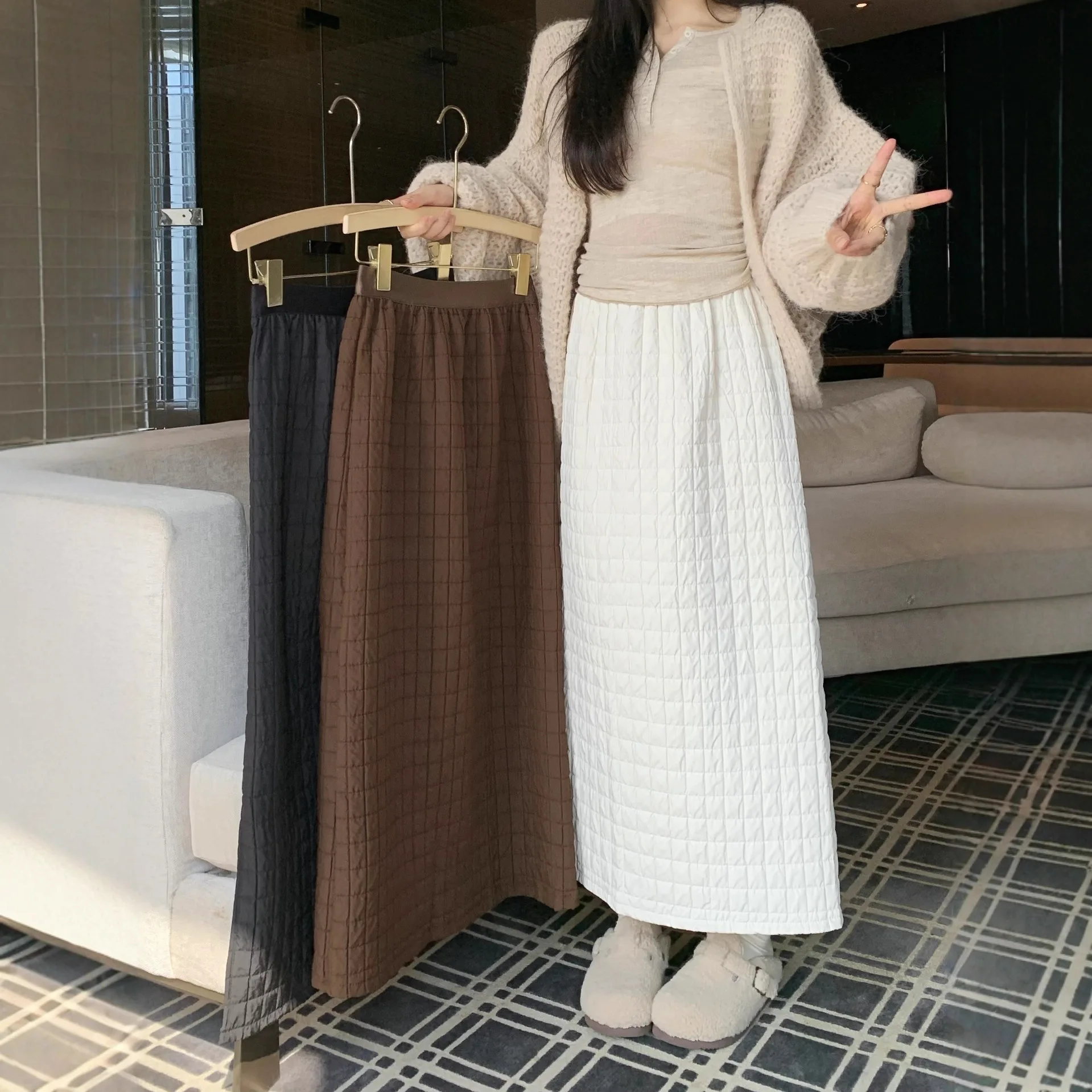 Korean style plaid design half length skirt for women in autumn 2025 new high waist slimming loose straight tube long skirt