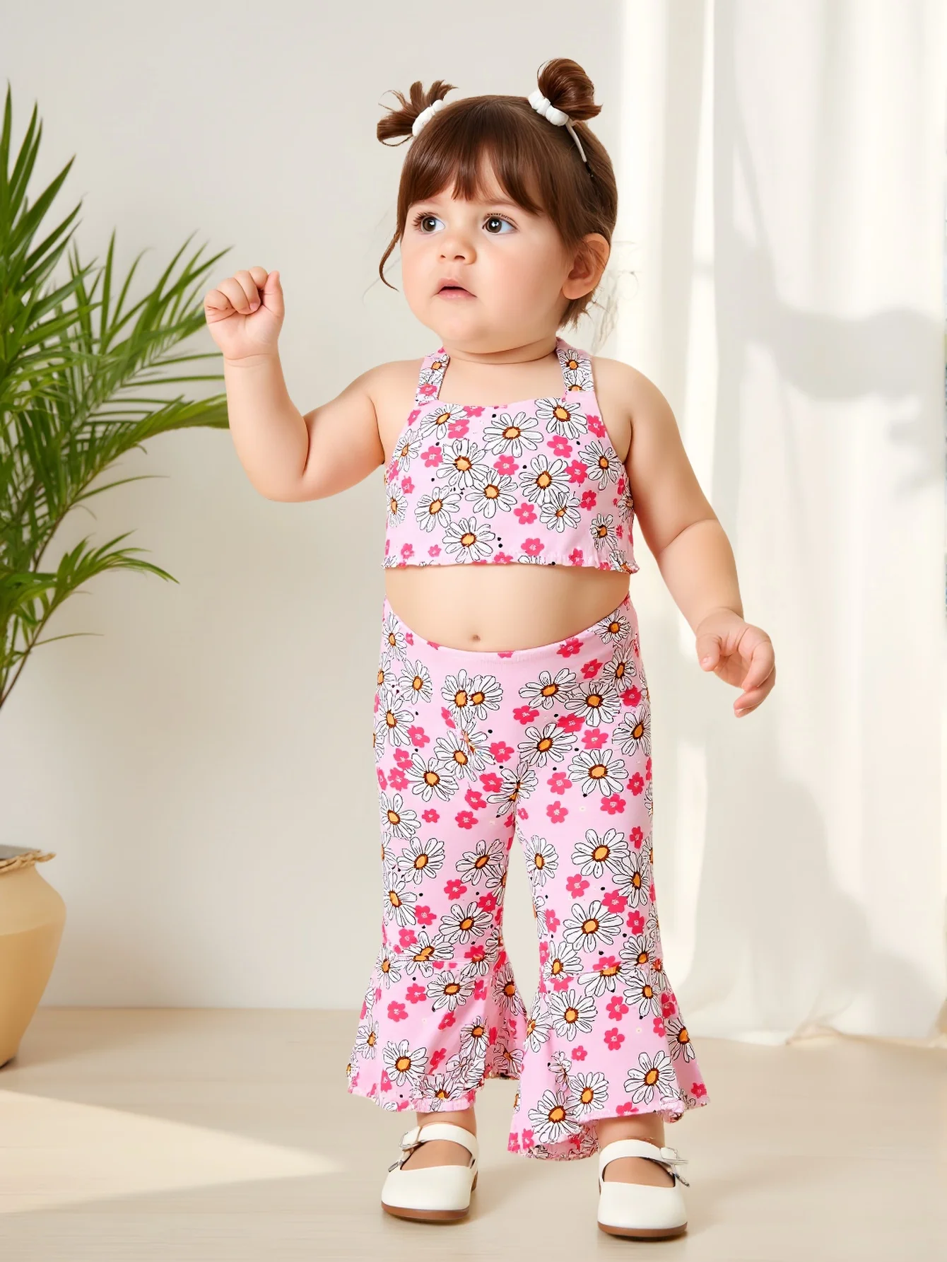 

2-piece set of fashionable and casual flower printed hanging neck short top and flared pants for baby girls in summer