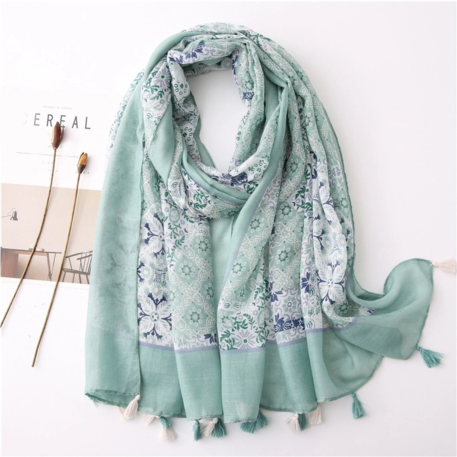 180 * 90cm Bandanna Muslim headscarf outdoor cotton and linen scarf the four seasons warm tassel shawl popular print beach towel