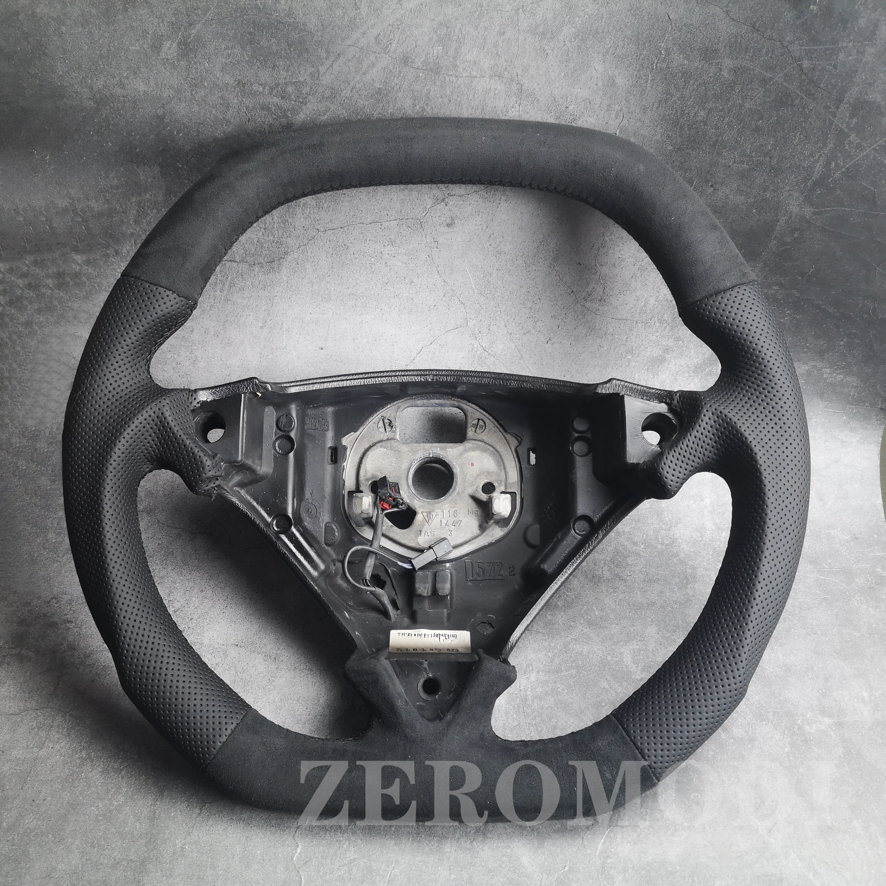 For PORSCHE Cayenne 957 955 958 S GTS Turbo 7L5 Flat Bottom Steering Wheel Included