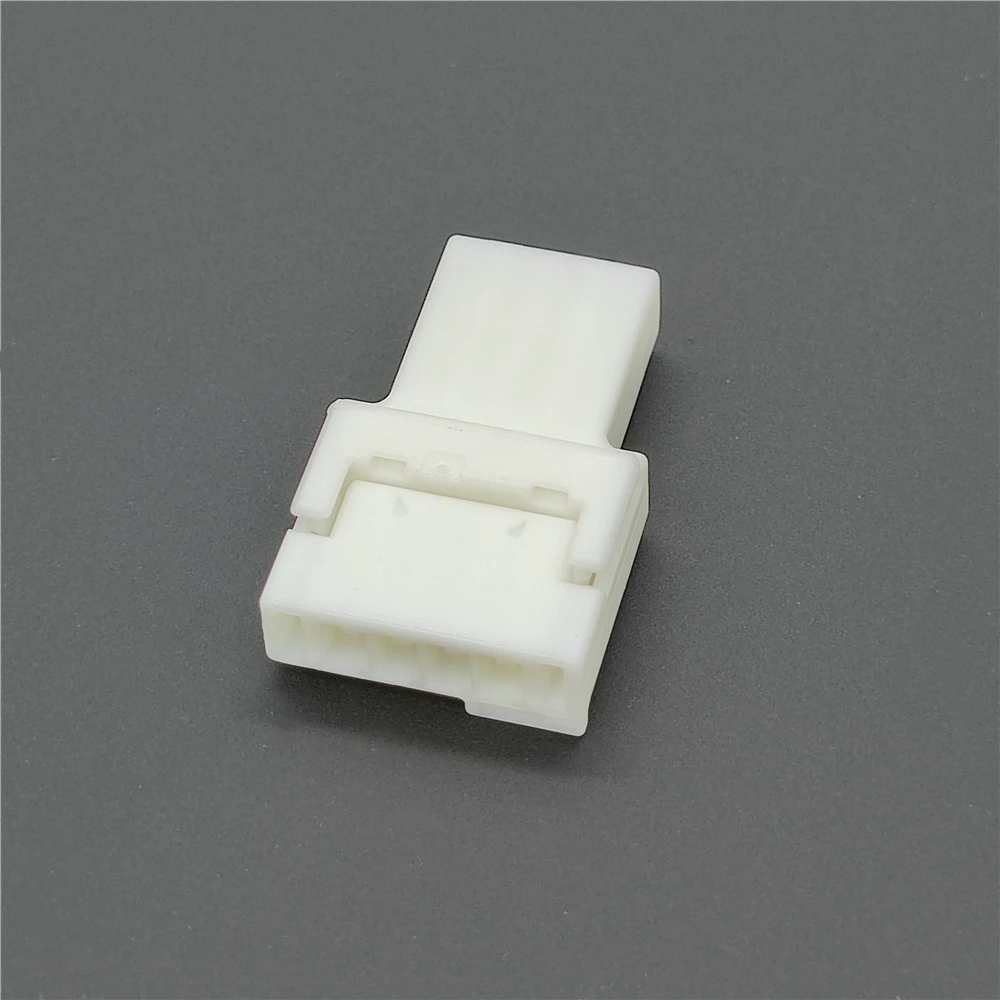 7287-9234 4 Pin Unsealed Automotive Connector Male 0.64II 025II Series 0.64mm PBT Natural for Wiring