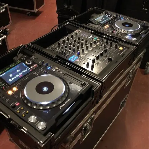 

281Pioneer DJ Set 2x CDJ nexus2 nxs2 2 1x DJM 2000 Nexus