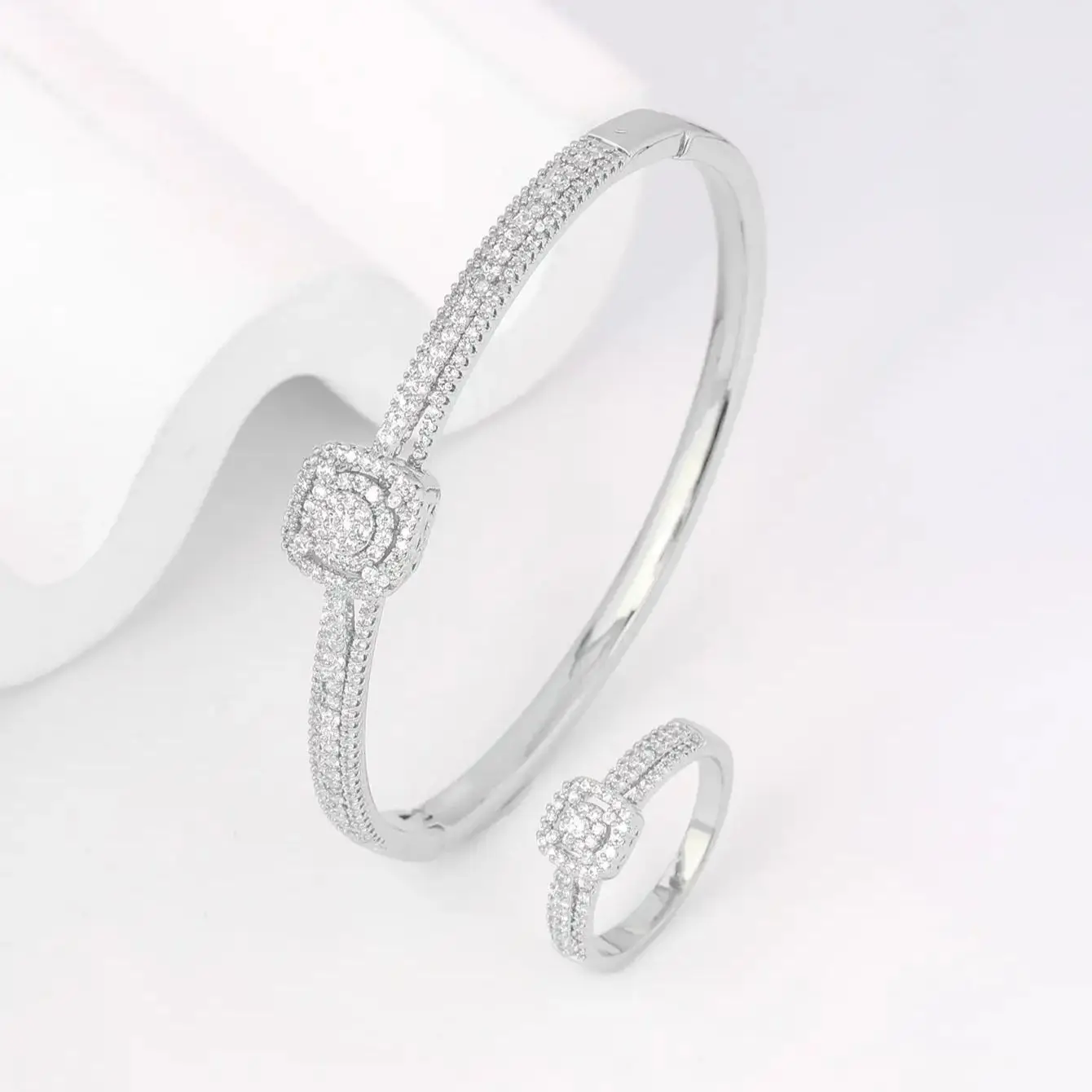 A set of women\'s new classic luxury elegant hollow zirconium cubic square design sense of daily all-match bracelet ring set