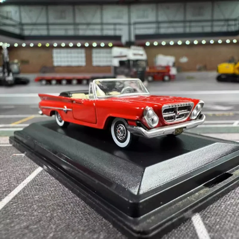

OXFORD 1:76 Scale Alloy Chrysler Convertible Car Model Diecast Finished Product Simulation Toy Collection Gift Static Model