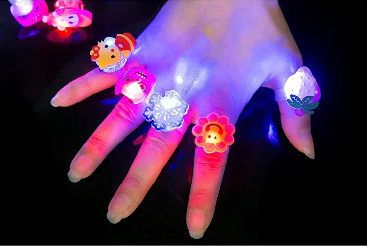 [Funny] 30pcs/lot Party Flashing LED Light Up Ring Toy cartoon luminous KT/Snow/Devil/Dog Rings girl evening of adornment gift