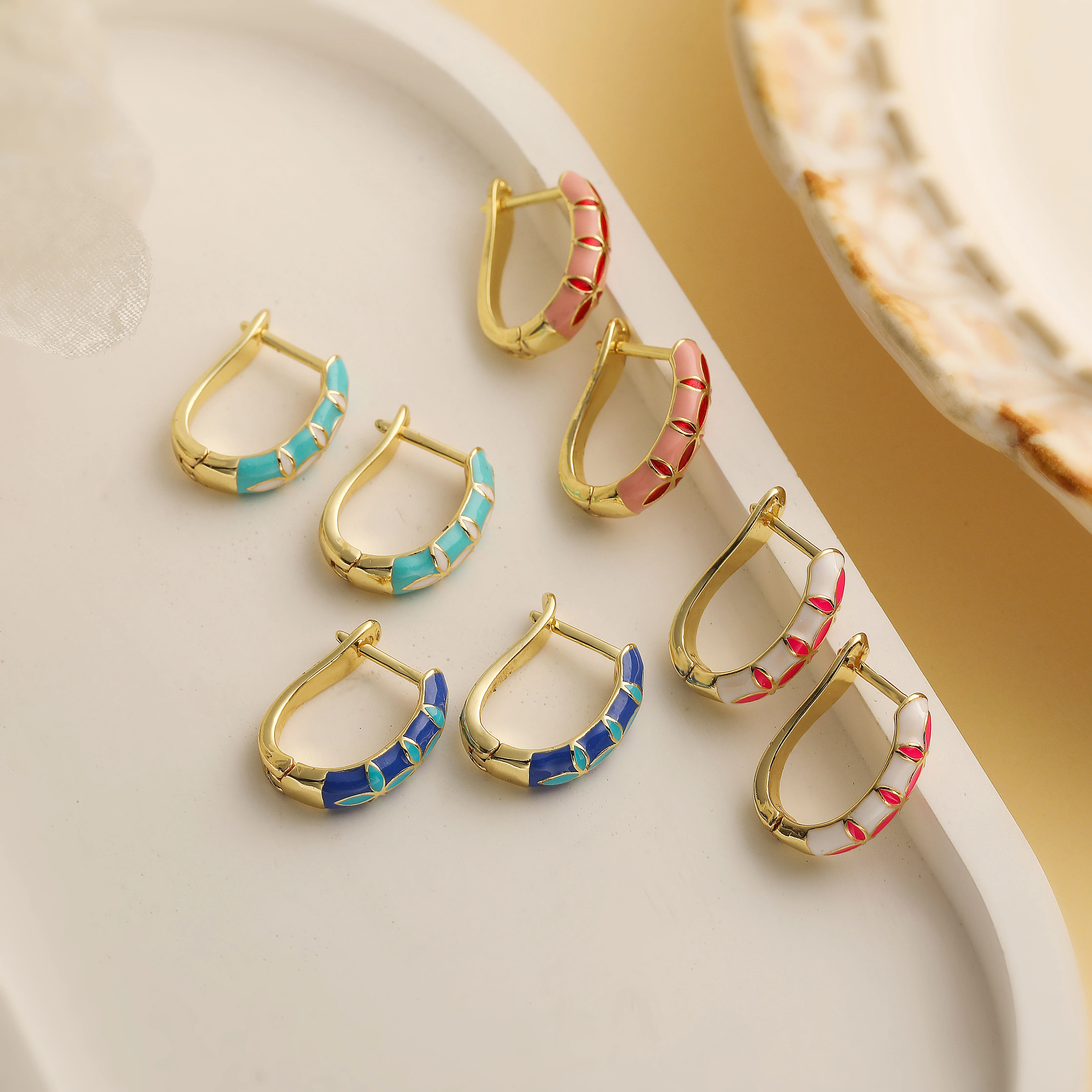 

HECHENG,Vintage Colorful Enamel Flowers Earrings for Women Girls Gold Plated Round Circle Hoop Earrings Female Classic Jewelry