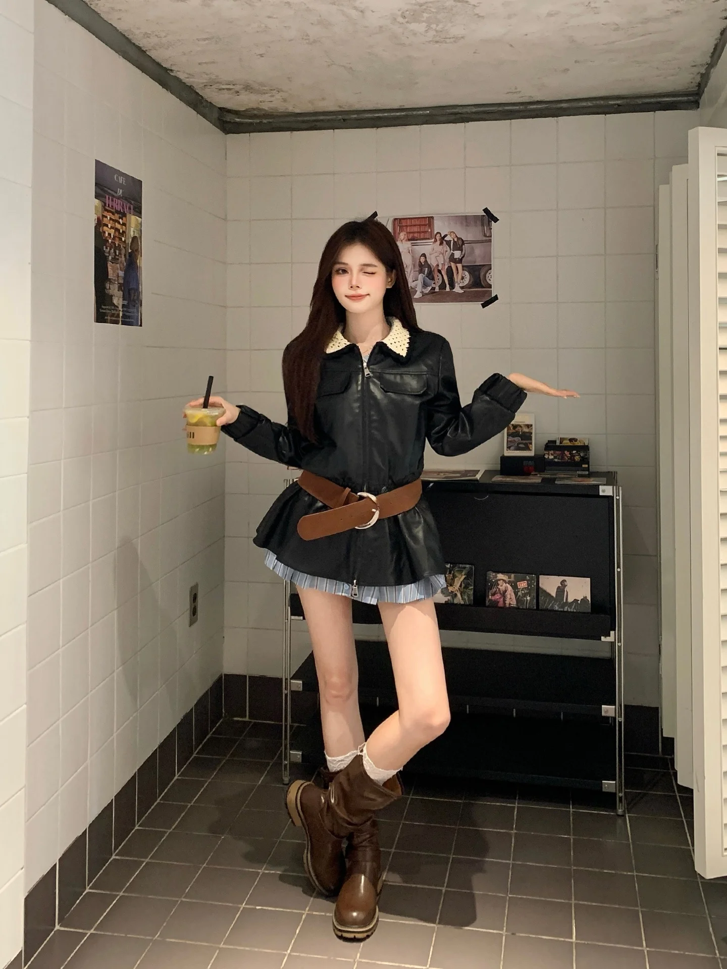 Jaqueta Feminina de Couro Sli com Design de Colarinho em Patchwork, Efeito Emagrecimento, Sobretudo Elegante