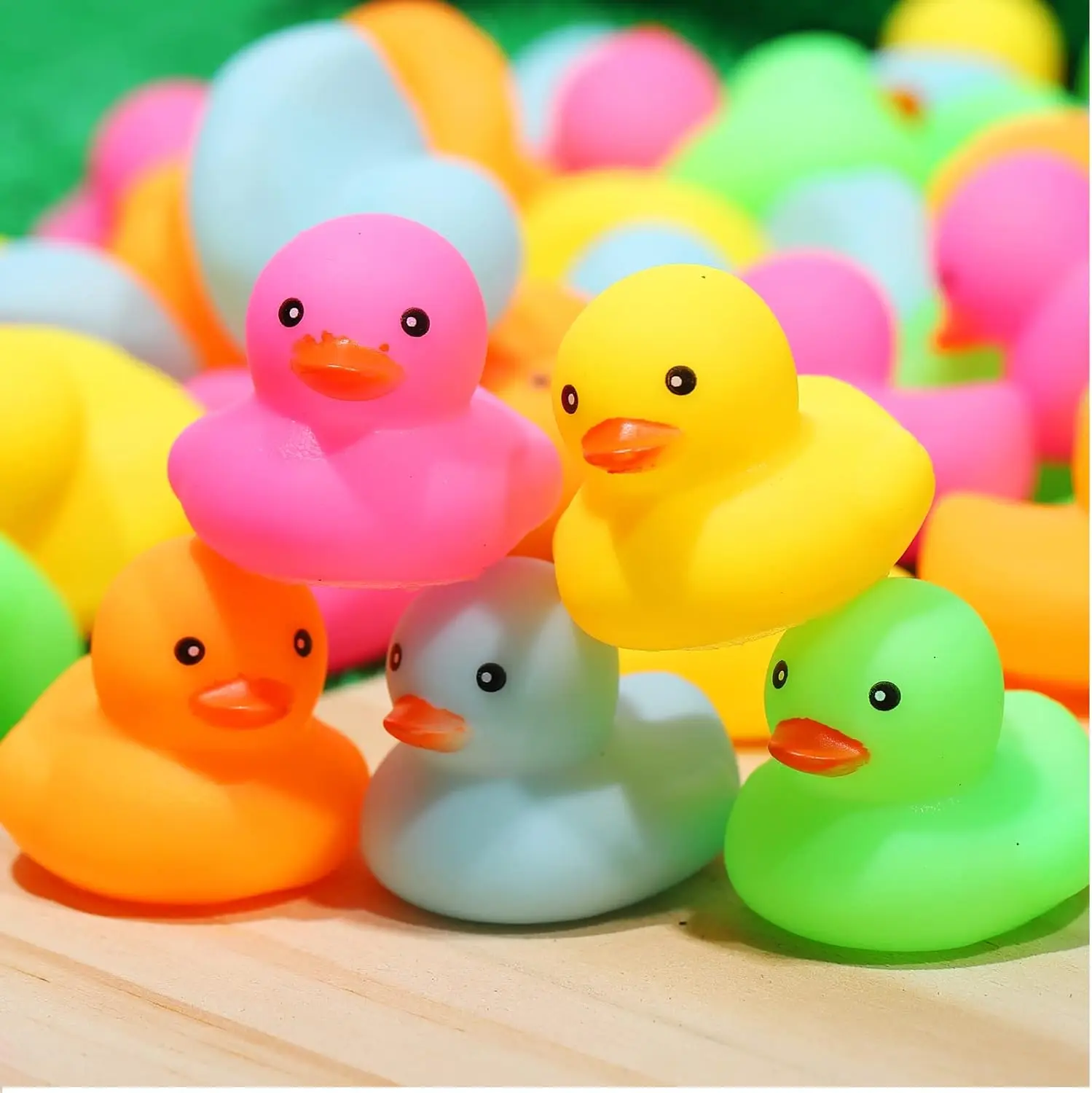 Multicolor Mini Patos De Borracha, Brinquedo De Pato Amarelo, Banheira Brinquedos, Squeak e Flutuar Patos, 12, 24, 36, 72 Pack