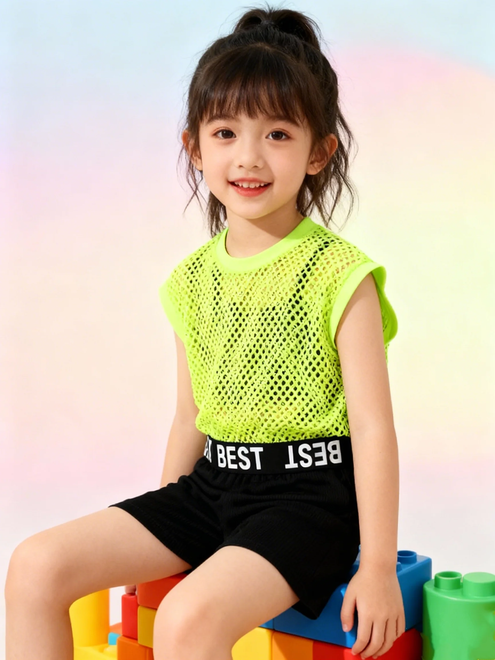 Dreiteiliges Sommer-Mädchen-T-Shirt mit hohlem Buchstaben-Aufdruck, einfarbiges Tanktop, Shorts, modisches, lässiges Sport-Set