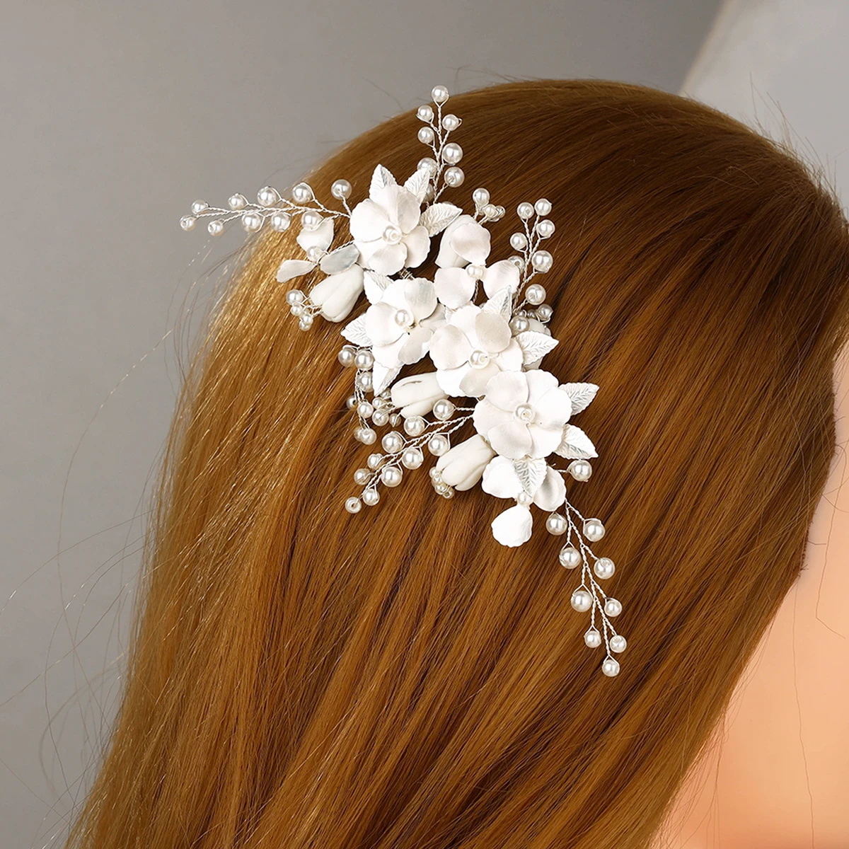 Handmade wedding hair combs, pearl flower bridal hair clips for women's weddings