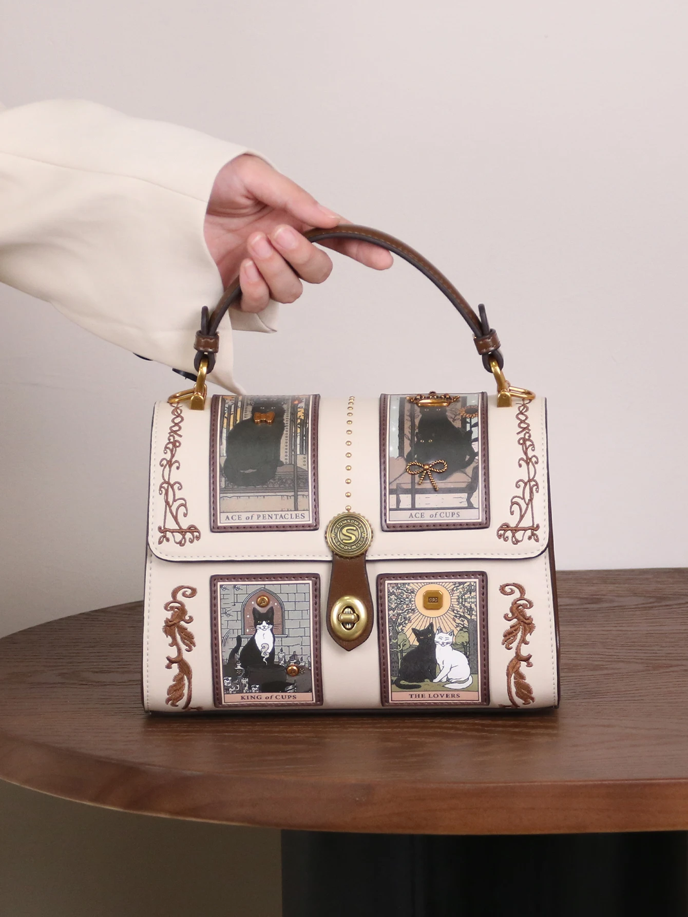 

Vintage and Luxury Handheld Boston Bag with Exquisite Embroidery and Fashion Cat Pattern 2026 Women's Newly Trendy Crossbody Bag