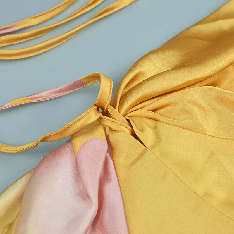 2025年夏新作 イエロー プリント サテンワンピース ノースリーブ ハンギングネック バックレス ロングスカート セクシー スタイル ファッションと快適さを兼ね備えたドレス