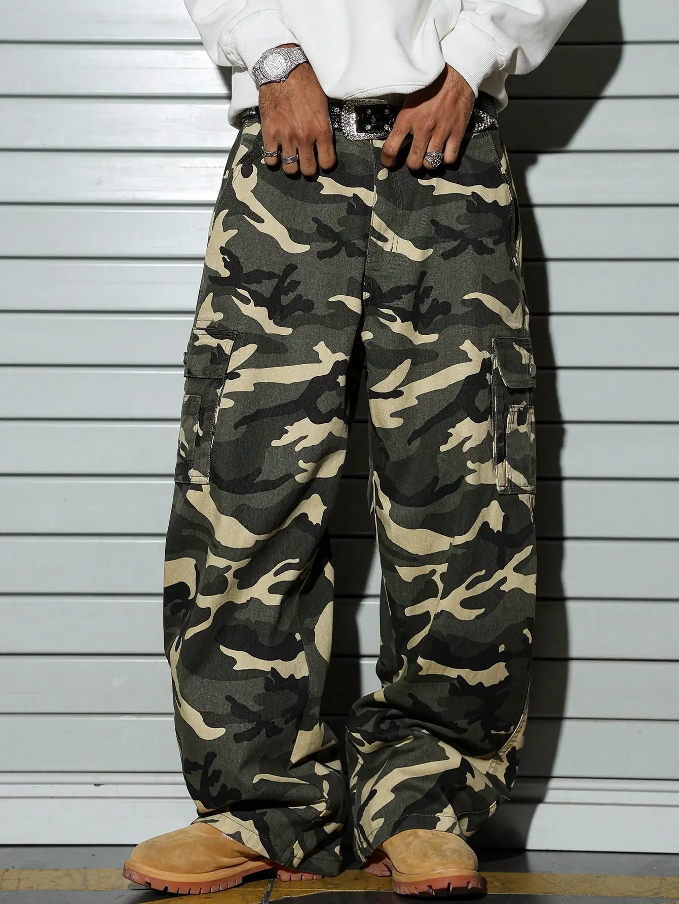 Men's Classic Woodland Camo Wide-Leg Cargo Pants with Multiple Flap Pockets, Y2K Hip-Hop Street Style Camouflage Denim Trousers view 5