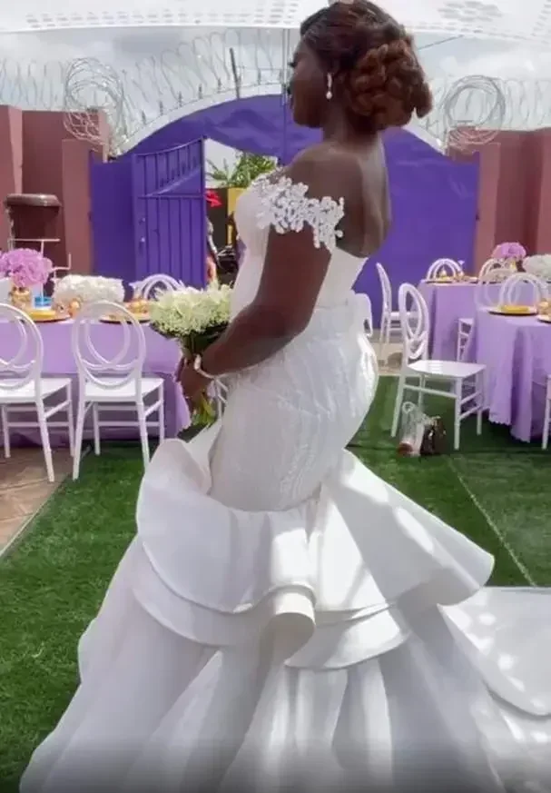 Customized Best Selling Off The Shoulder Strapless Wedding Dresses With Crystals Sweep Train Satin Ruffles Mermaid Bridal Gowns