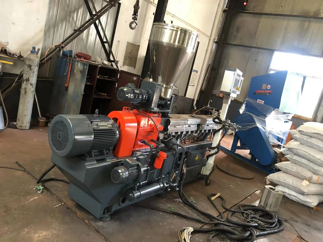 65 flat double extruder, motor 90kw 1:40