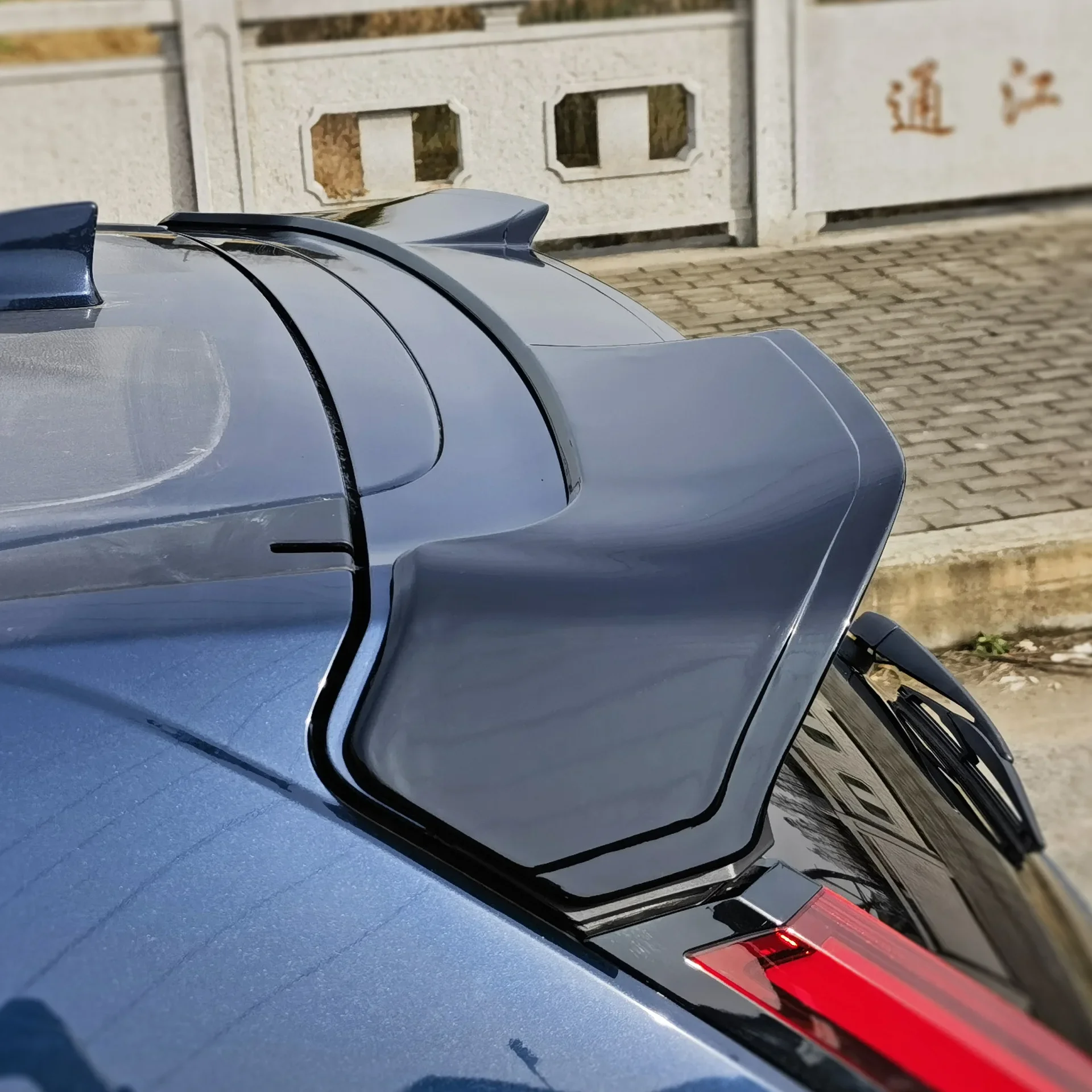 

Подходит для 2023+ Honda CRV, верхнее крыло, без перфорационных отверстий, модернизированное украшение.