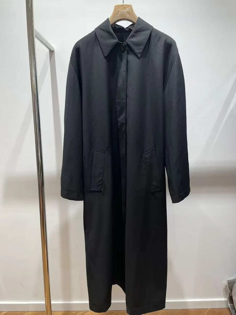 Jesienny minimalistyczny długi płaszcz trencz z rozcięciem dla kobiet