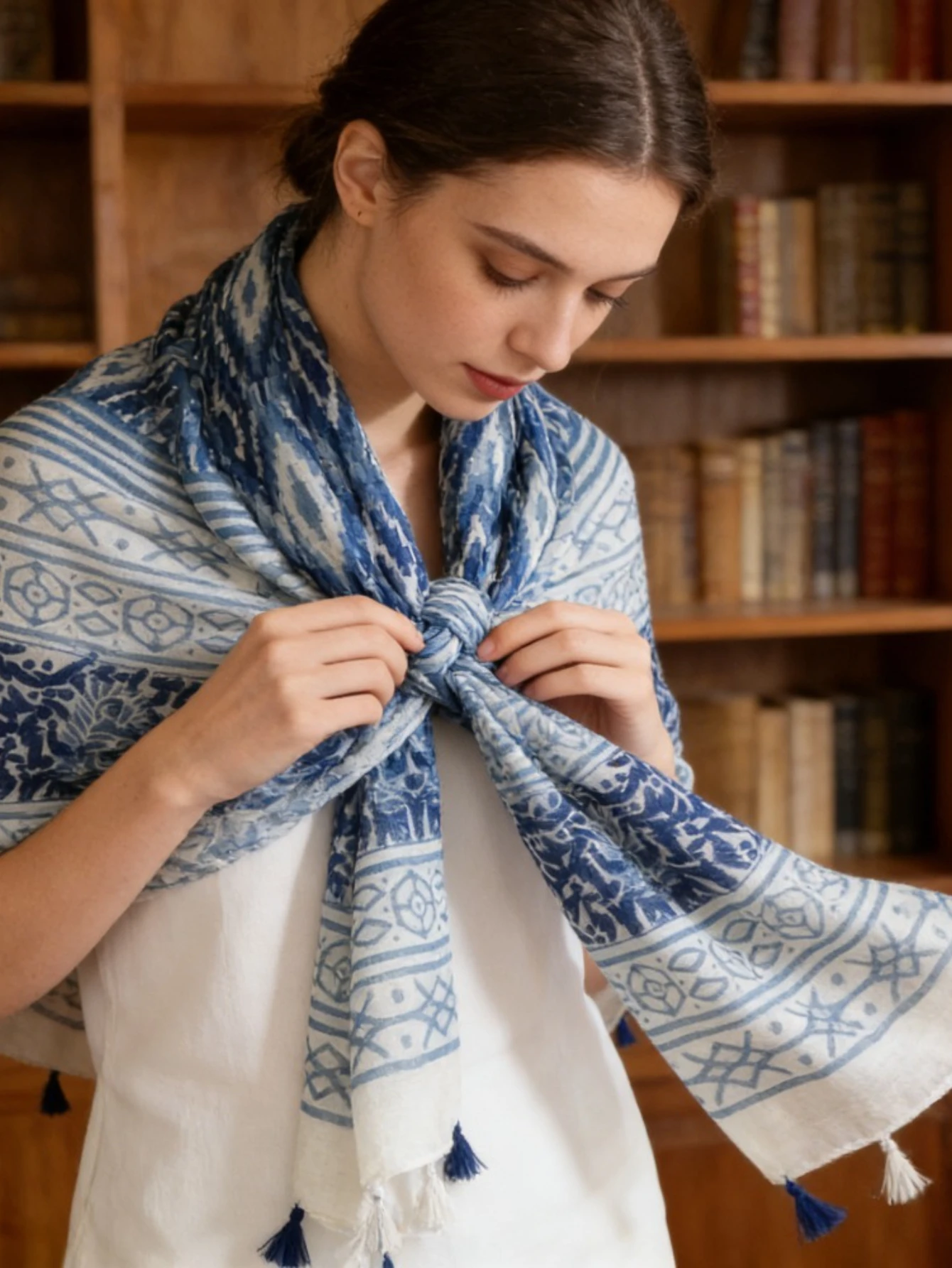 1Pc Baotou Scarf Women's Silk Scarf Bohemian Blue and White Blue and White Porcelain Geometric Bali Yarn Fringed Shawl view 2