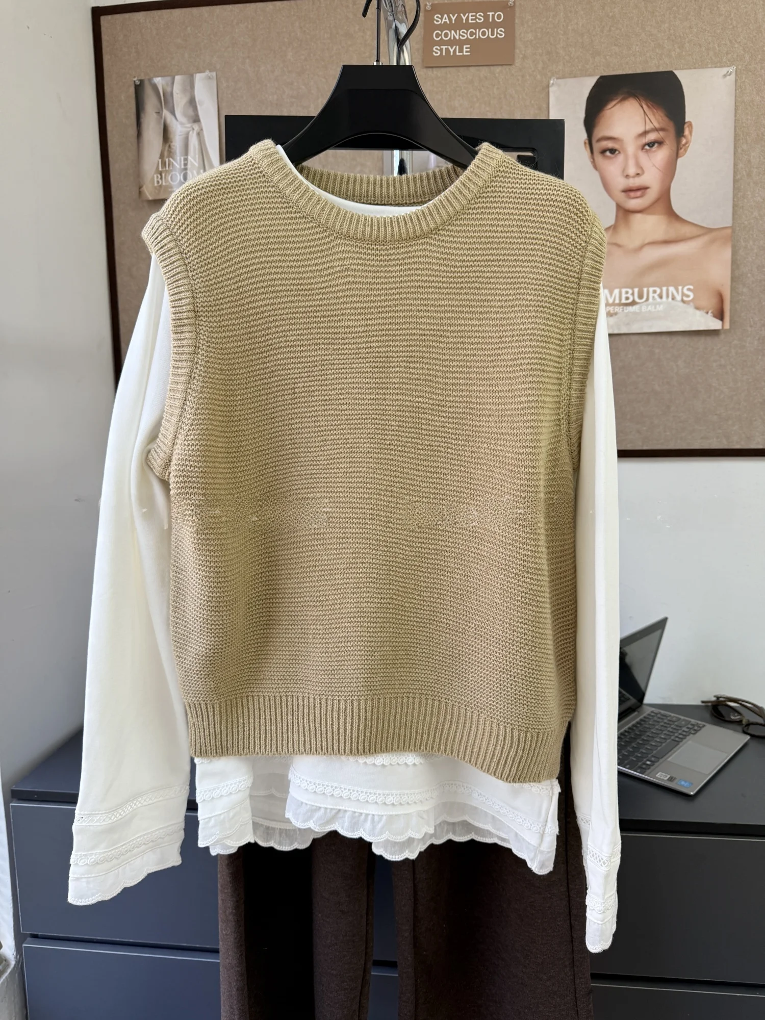 

Thickened Knitted Sweater Vest Women's round Neck Sleeveless Top Casual Outerwear Autumn Winter New Style Versatile Button De...