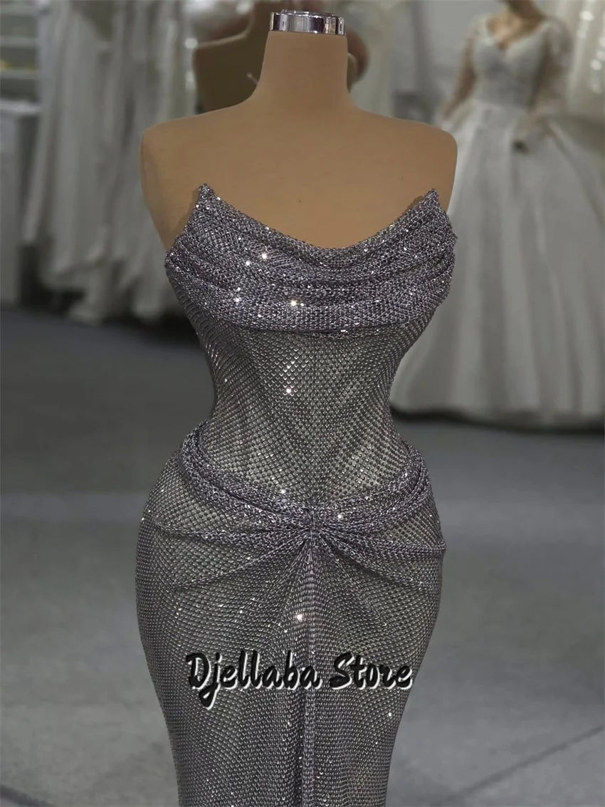 글리터 스트랩리스 실버 머메이드 프롬 드레스 2025 슬리브리스 크리스탈 이브닝 드레스 우아한 맞춤형 웨딩 파티 드레스