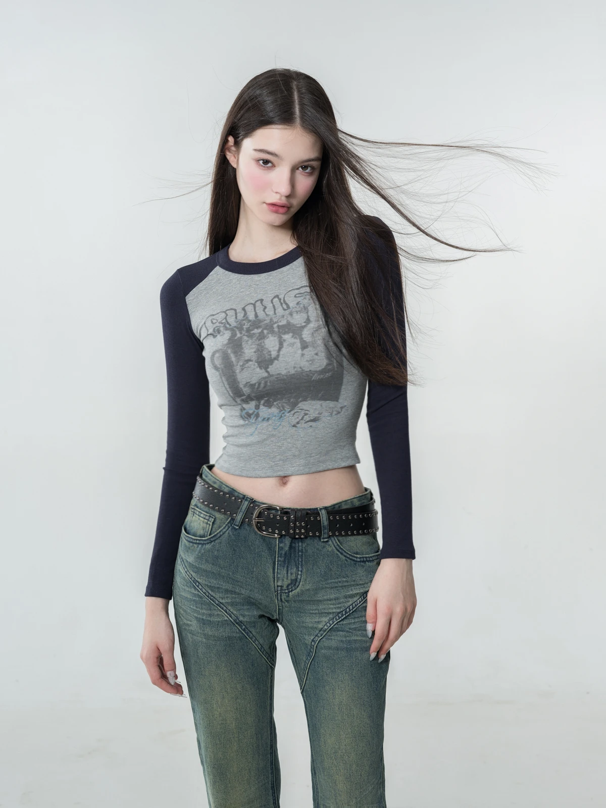 

Женская футболка с эффектом похудения, длинный рукав, весна-осень, американский ретро-принт, эластичная основа, облегающий крой...