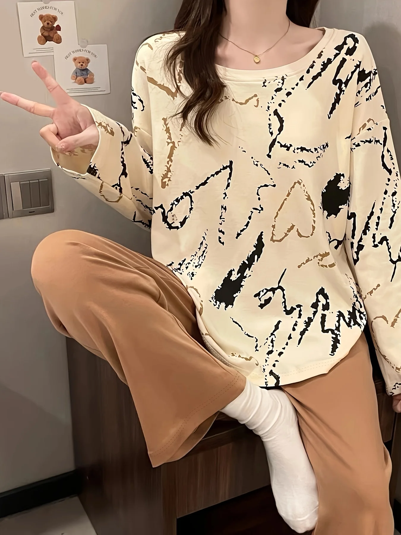 

Женский осенне-зимний пижамный комплект из предметов с художественным принтом граффити, брюки цвета хаки, комплект домашней одежды в ленивом стиле.