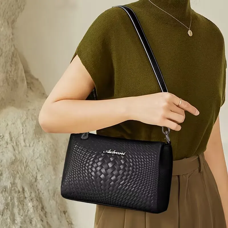 

Genuine leather crossbody bag Women's small bag Cowhide 2023 new woven pattern bag One shoulder soft leather small square bag