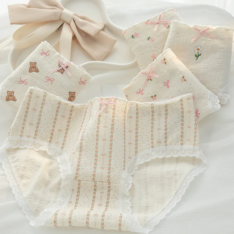 

Милое хлопковое нижнее белье с мультяшным медведем для женщин, дышащие бесшовные трусики со средней талией и цветочным принтом, студенческие повседневные трусы