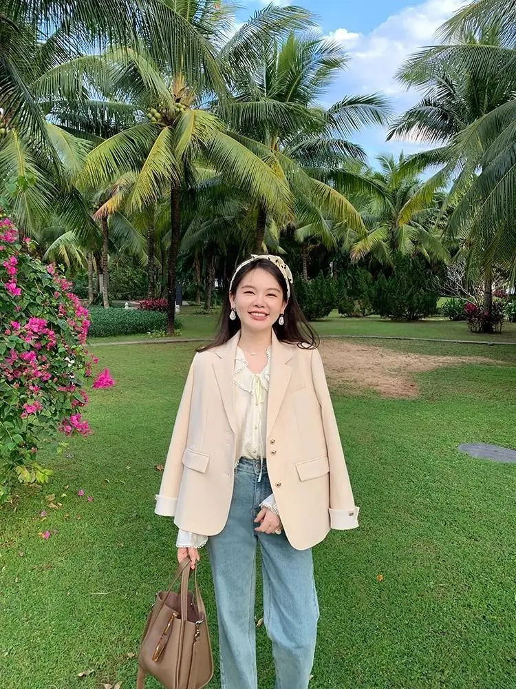 เสื้อเบลเซอร์ผู้หญิงแบบสองชั้น สไตล์ตะวันตก สีทอง พรีเมียม กระดุมสามเม็ด ป้องกันแสงแดด ดีไซน์เรียบหรู กระดุมแป๊ก ทรงพลิ้วสวย