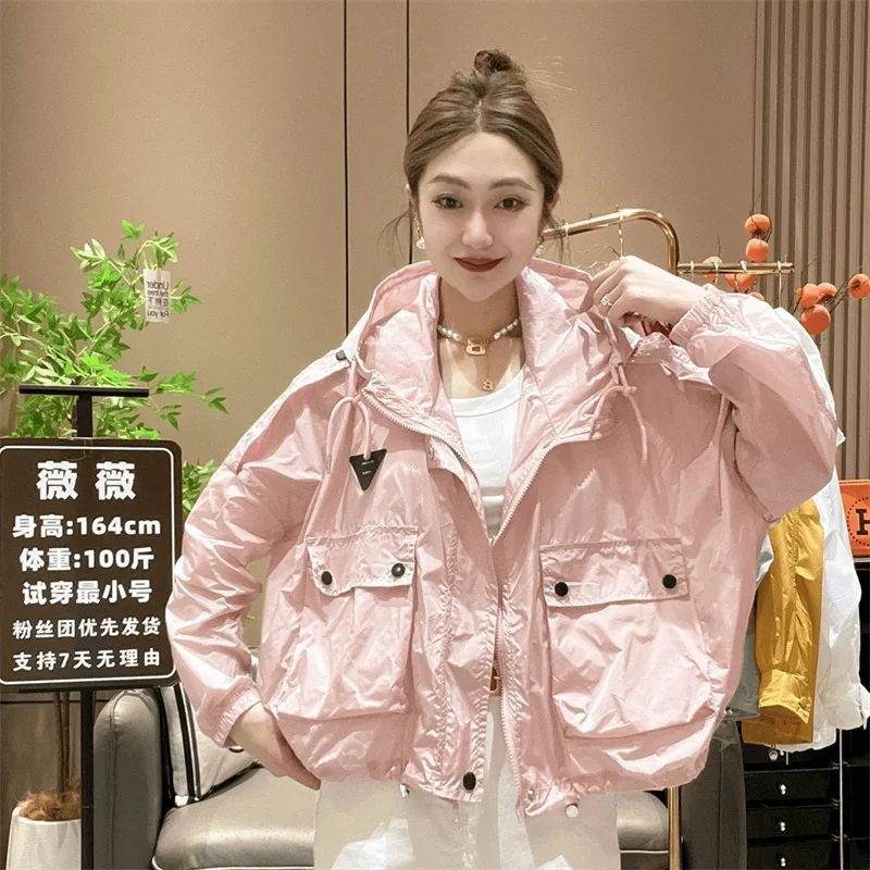 Nueva ropa de protección solar para mujer verano 2025 nueva gorra grande informal versátil suelta delgada a prueba de viento chaqueta resistente a los rayos UV abrigo Top