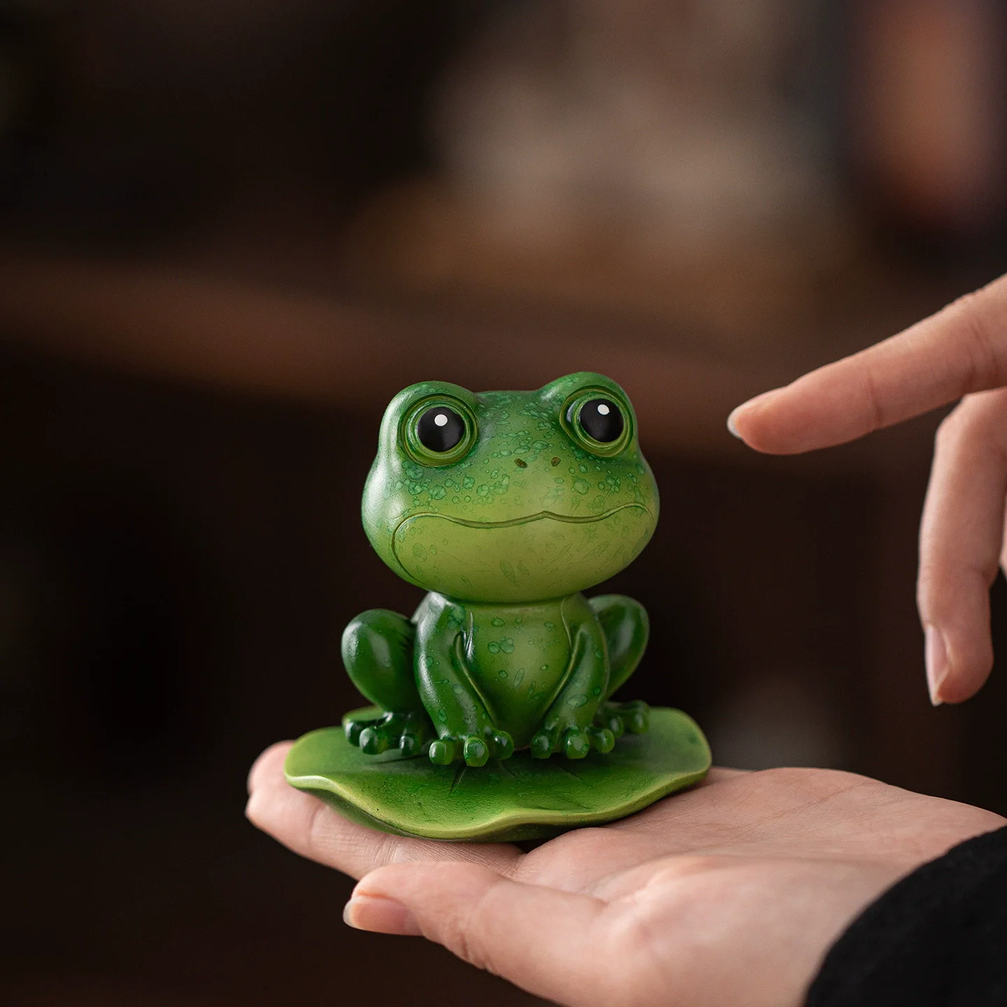 Color Changing Creative Cute Little Frog Tea Pet Figurine, Funny Thermo Chromatic Resin Craft for Tea Ceremony, Lucky Animal Orn