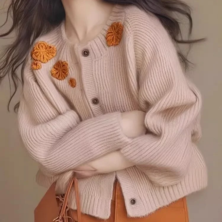 

Embroidered Floral Style Sweater for Women 2025 Autumn Winter New Knitted Cardigan Outerwear Fashionable Top