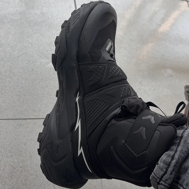 2026 New Luxury Men Hiking Sneakers Anti-Slip Men Mountain Shoes Wearable Climbing Shoe For Man Mid-Top Outdoor Walking Shoes