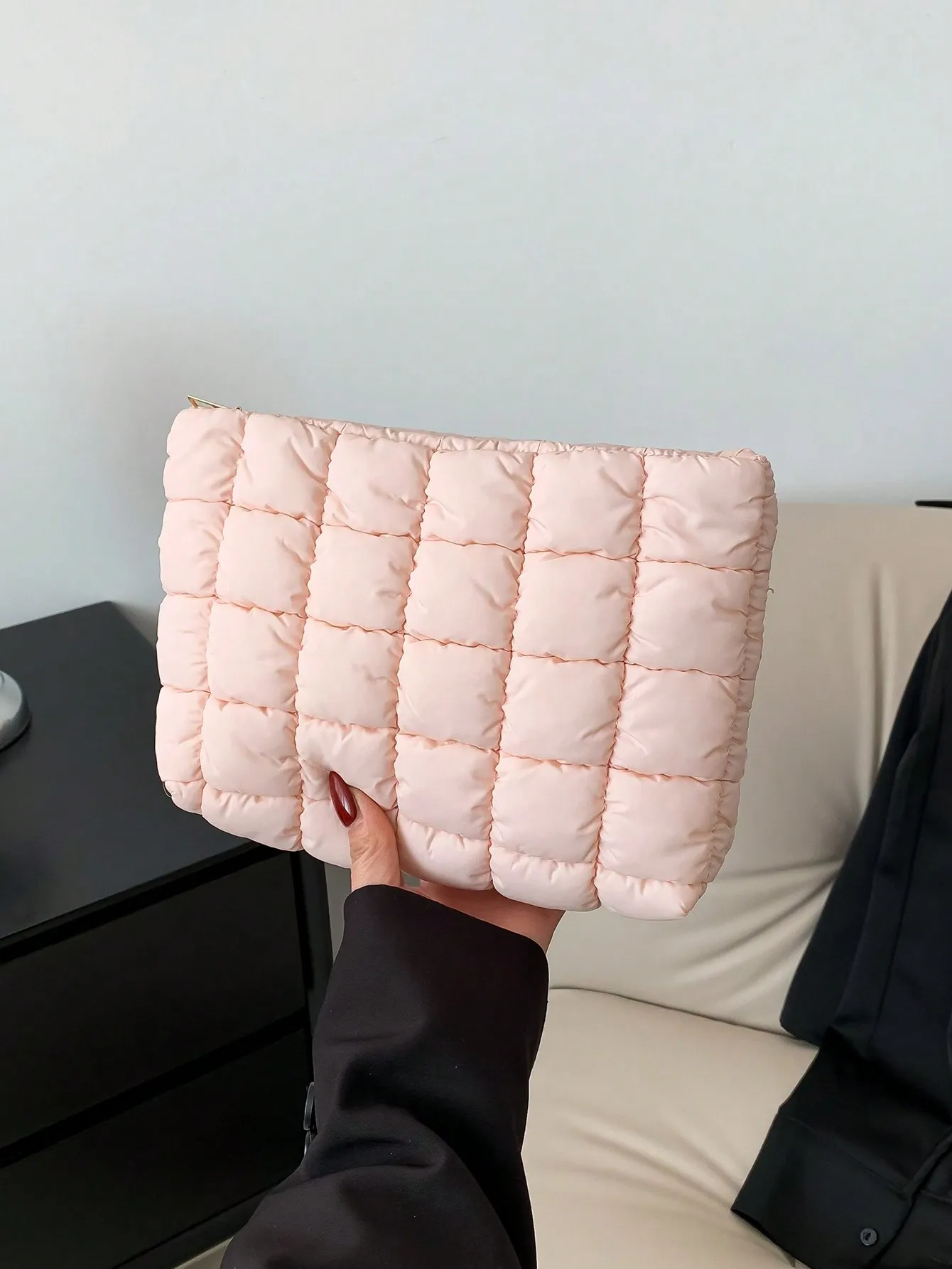 Fashionable Grid Pattern Makeup Bag, Casual Clutch, Warm Padded Down Bag With Elastic Sewing Thread Makeup Storage Quilted Bag Cozy Bag For Winter Makeup Organizer Makeup Storage Bag Mini Pouch Travel Small Makeup Case Accessories SG2309223547922200