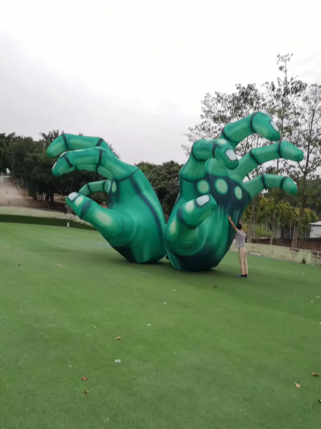 Decoración de Halloween al aire libre, mano de esqueleto inflable gigante verde, mano de calavera fantasma de Halloween para decoración de fiesta de Festival