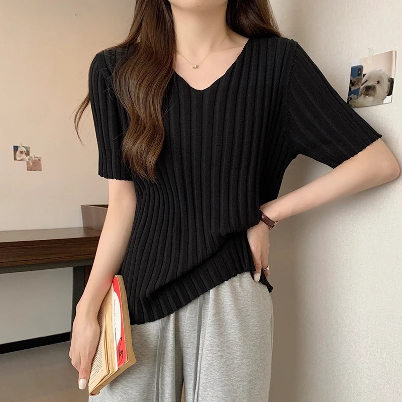 Horse Jacquard Ice Silk Knitted Tshirt Sweater For Women 2023 Summer Vintage Elegant Loose Top Tees Short Sleeve V-neck Knitwear