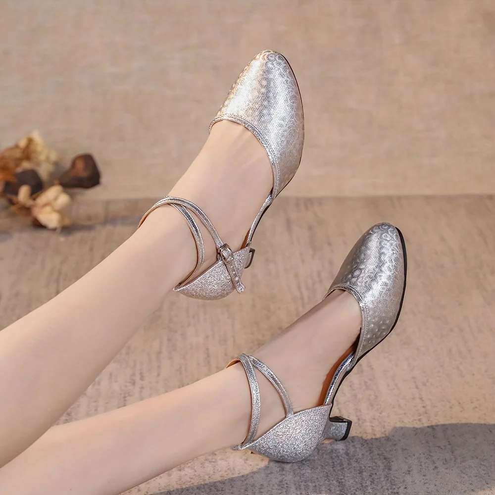 新しいラテンダンスシューズ女性大人ミドルヒールシューズソフトソールスクエア社交女性の靴カラフルな生地